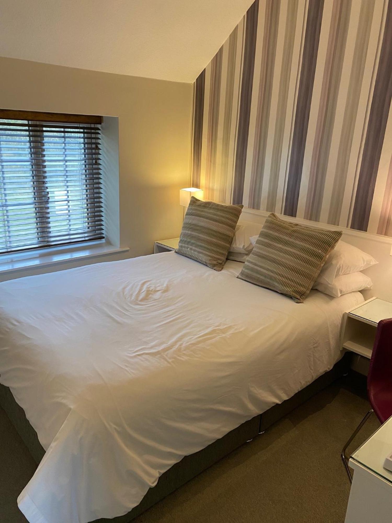 Manor Court Hotel Carnaby Esterno foto