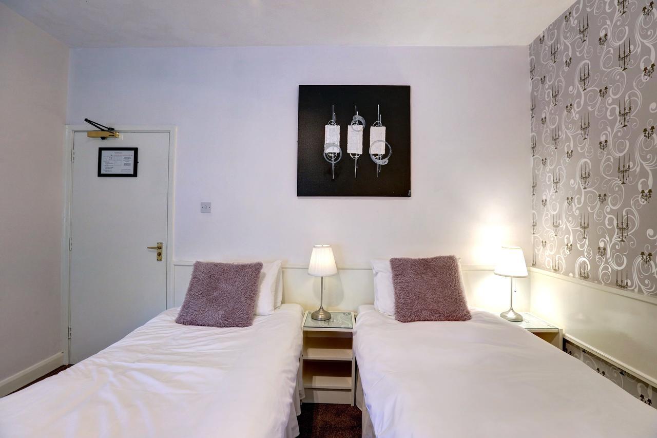 Manor Court Hotel Carnaby Esterno foto