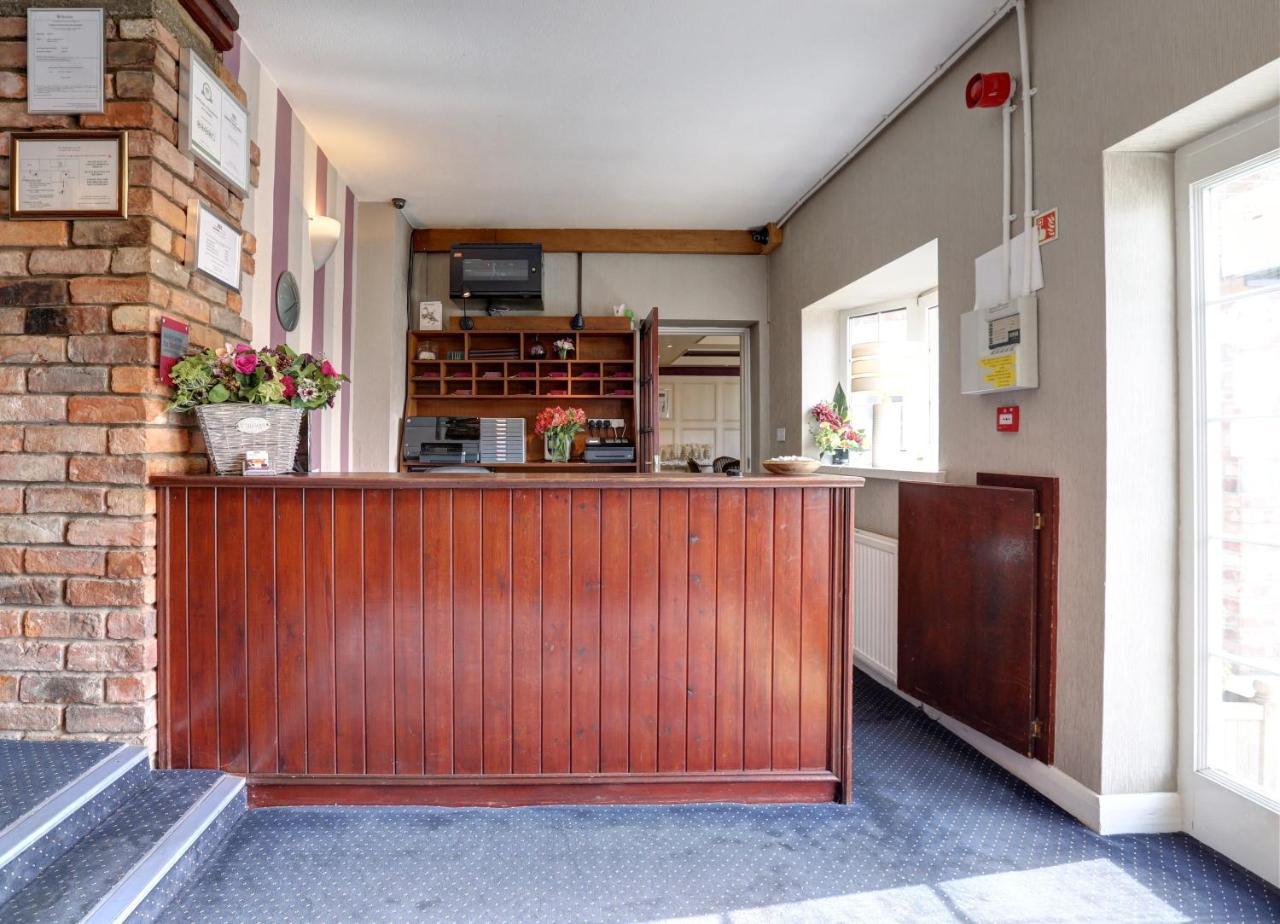 Manor Court Hotel Carnaby Esterno foto