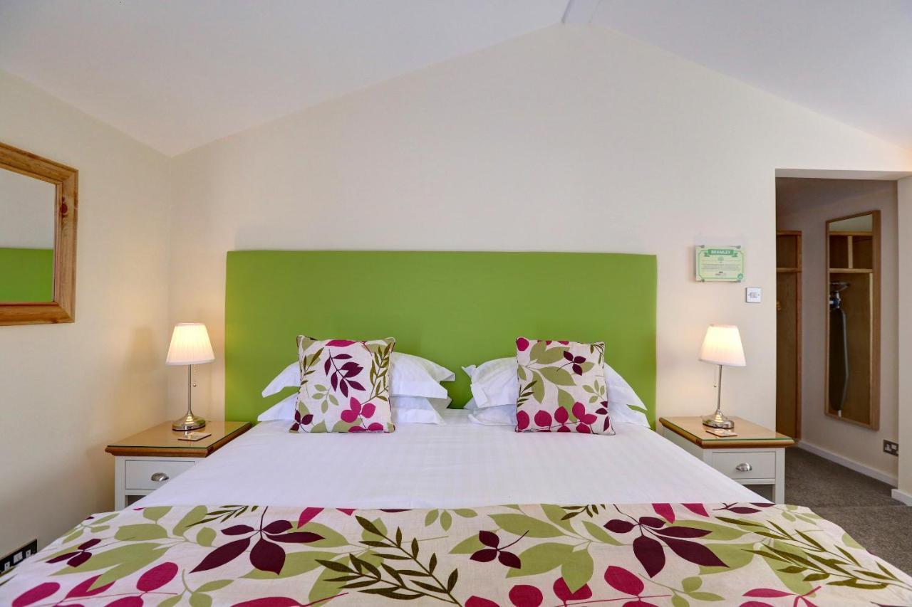 Manor Court Hotel Carnaby Esterno foto